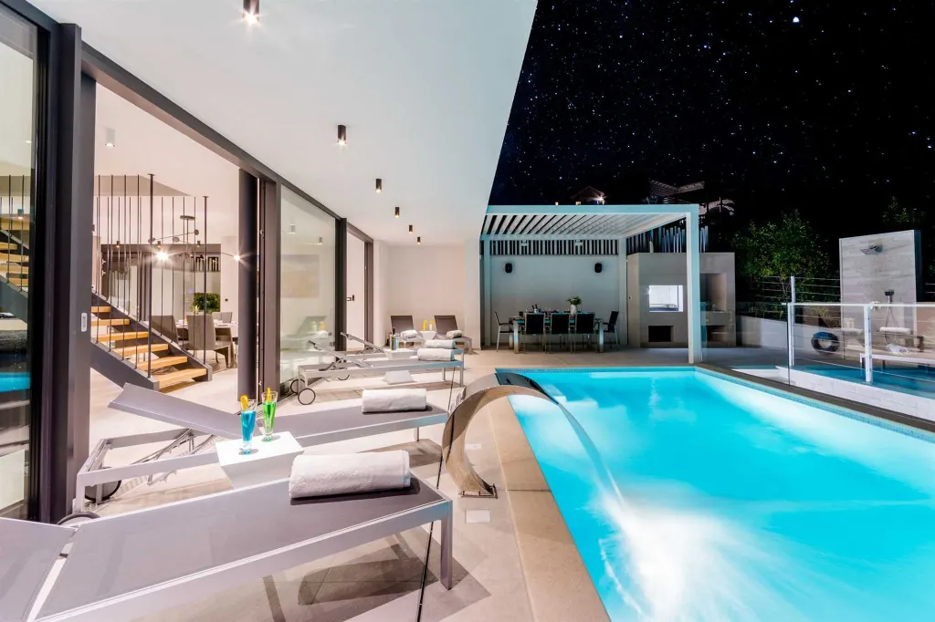Two-Villa Retreat With Pools in Sutivan