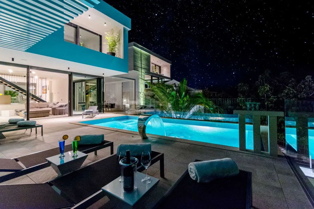 Two-Villa Retreat With Pools in Sutivan