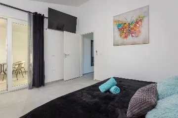 Spacious 7-Bedroom Villa Retreat in Pula