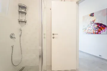 Spacious 7-Bedroom Villa Retreat in Pula