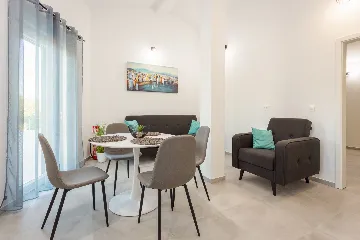 Spacious 7-Bedroom Villa Retreat in Pula