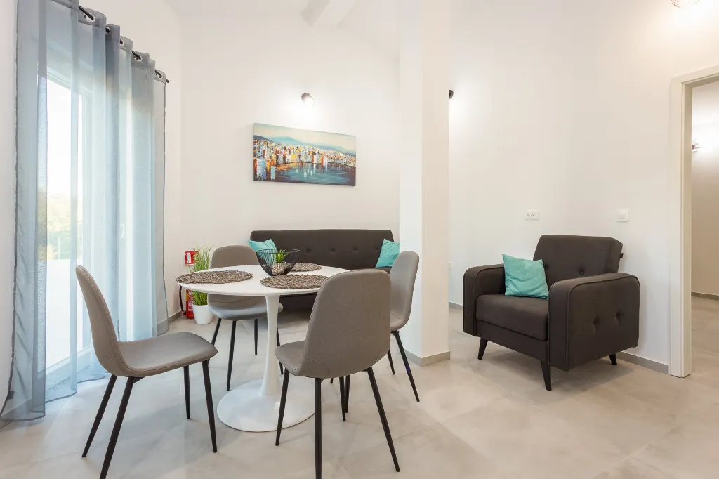 Spacious 7-Bedroom Villa Retreat in Pula