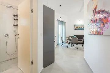 Spacious 7-Bedroom Villa Retreat in Pula