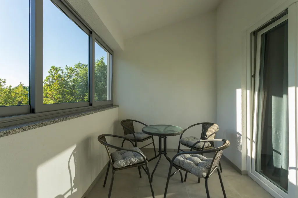Spacious 7-Bedroom Villa Retreat in Pula