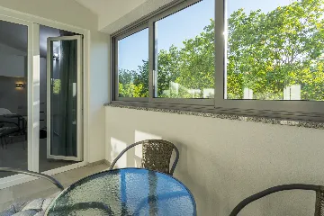 Spacious 7-Bedroom Villa Retreat in Pula