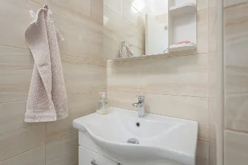 Spacious 7-Bedroom Villa Retreat in Pula