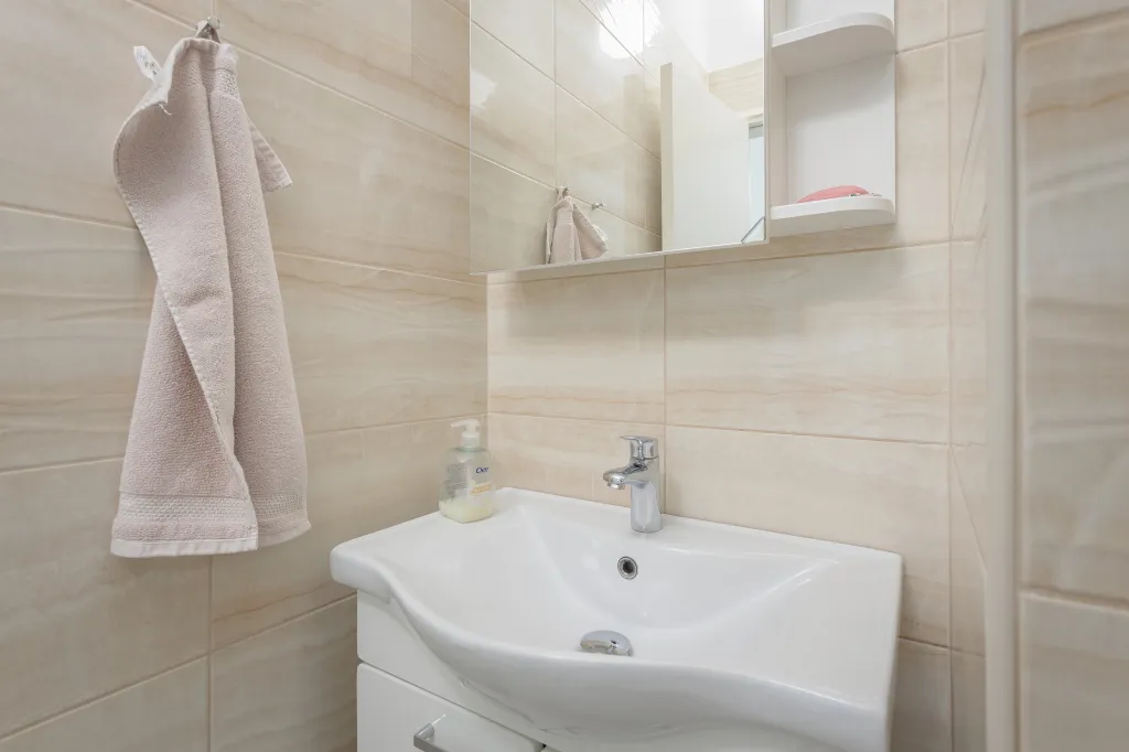Spacious 7-Bedroom Villa Retreat in Pula