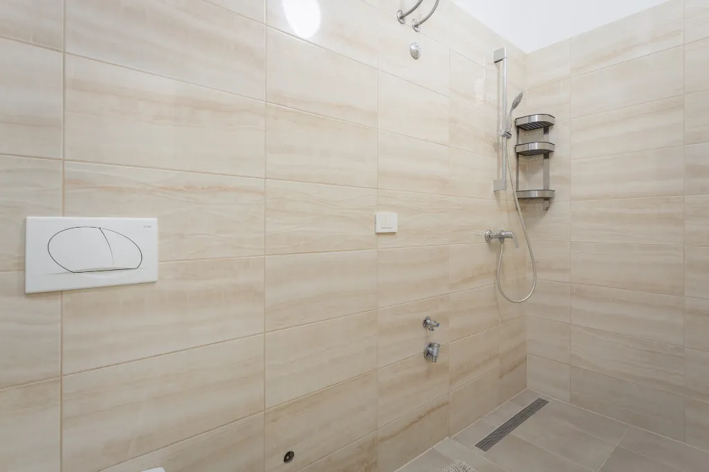 Spacious 7-Bedroom Villa Retreat in Pula