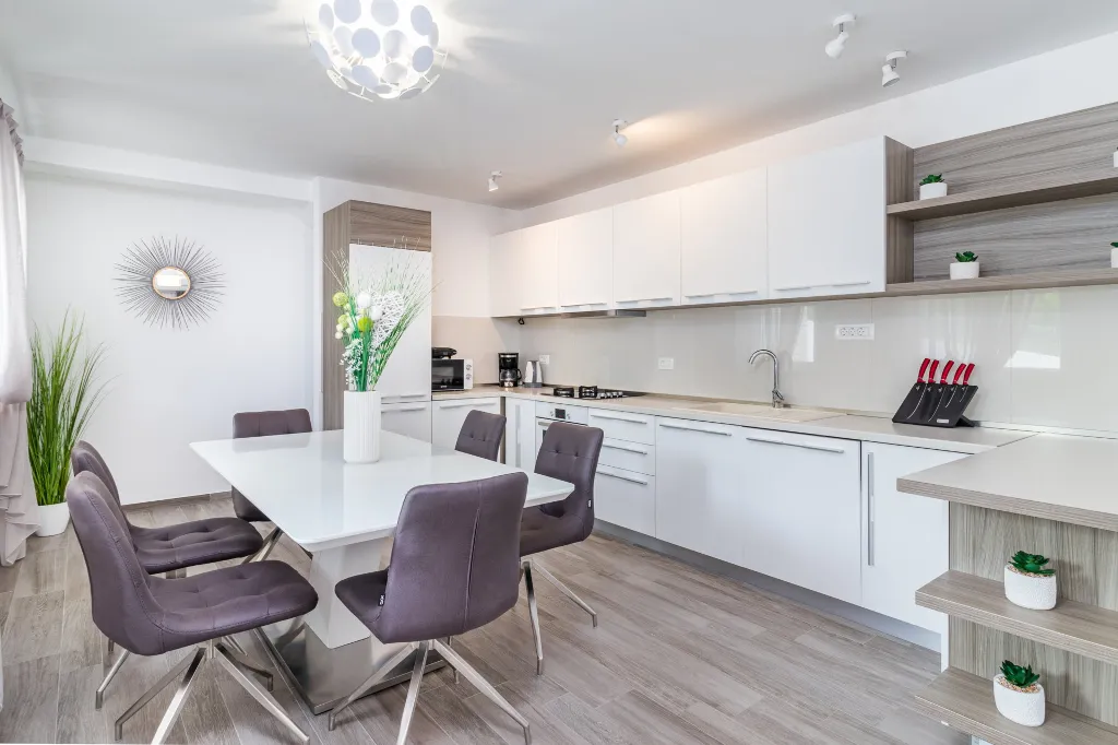 Spacious 7-Bedroom Villa Retreat in Pula