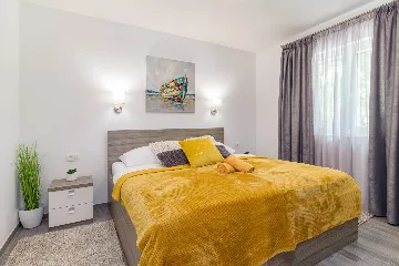 Spacious 7-Bedroom Villa Retreat in Pula