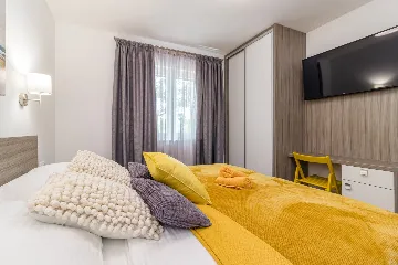 Spacious 7-Bedroom Villa Retreat in Pula