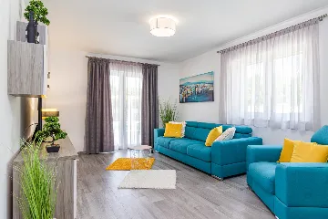 Spacious 7-Bedroom Villa Retreat in Pula