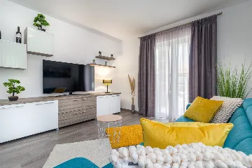 Spacious 7-Bedroom Villa Retreat in Pula