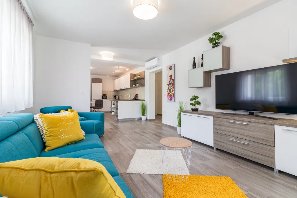 Spacious 7-Bedroom Villa Retreat in Pula