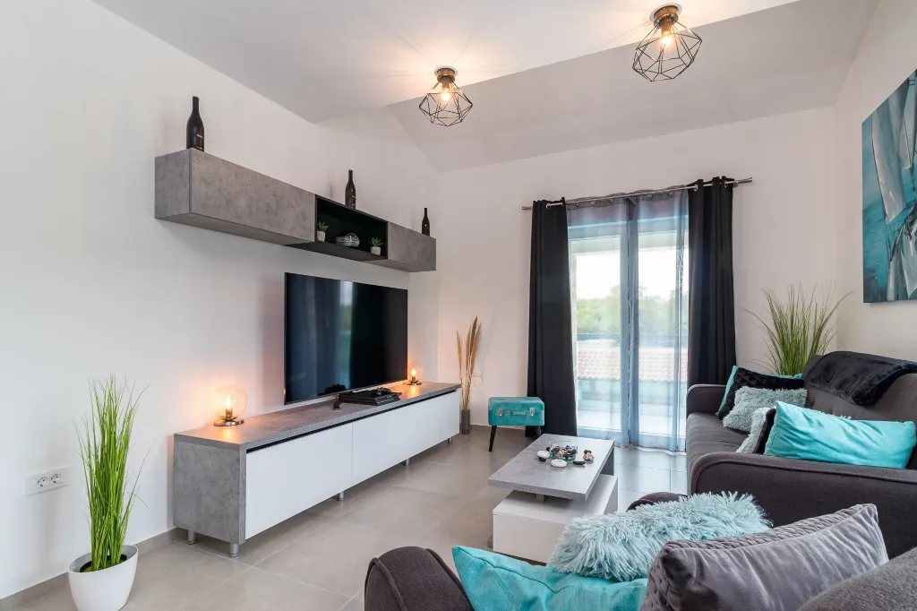 Spacious 7-Bedroom Villa Retreat in Pula