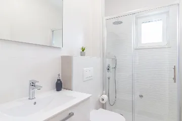 Spacious 7-Bedroom Villa Retreat in Pula