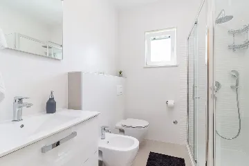 Spacious 7-Bedroom Villa Retreat in Pula