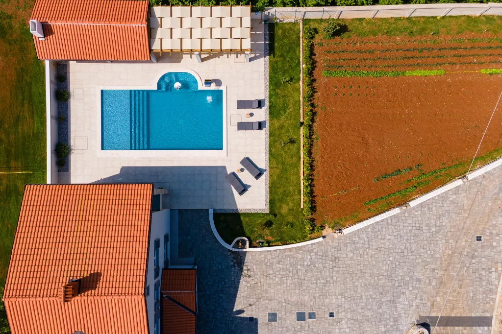 Spacious 7-Bedroom Villa Retreat in Pula