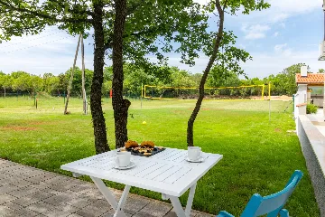 Spacious 7-Bedroom Villa Retreat in Pula