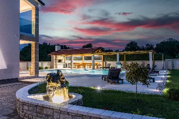 Spacious 7-Bedroom Villa Retreat in Pula