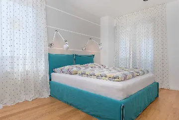 Seaside Infinity Villa with Pool, Rogoznica