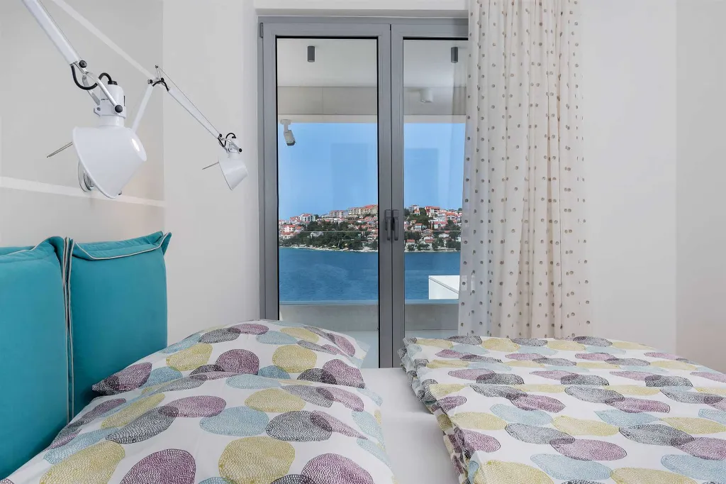 Seaside Infinity Villa with Pool, Rogoznica