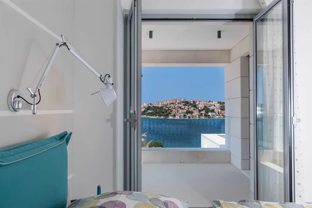 Seaside Infinity Villa with Pool, Rogoznica