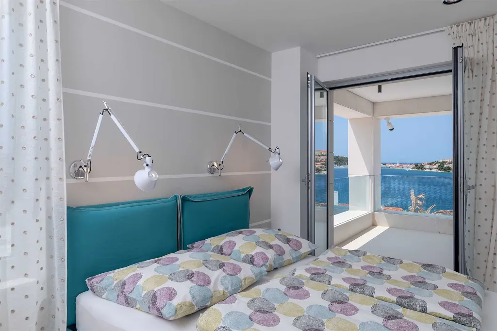 Seaside Infinity Villa with Pool, Rogoznica