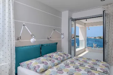 Seaside Infinity Villa with Pool, Rogoznica