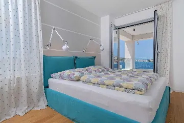 Seaside Infinity Villa with Pool, Rogoznica