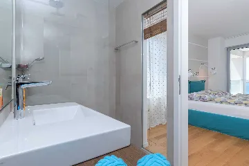 Seaside Infinity Villa with Pool, Rogoznica