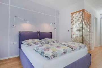 Seaside Infinity Villa with Pool, Rogoznica