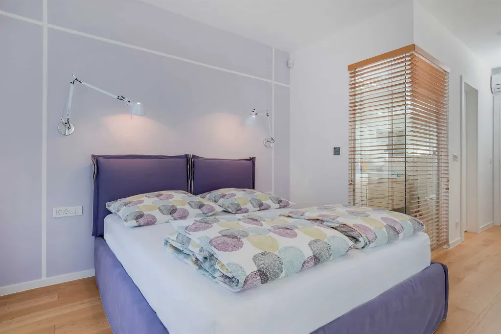 Seaside Infinity Villa with Pool, Rogoznica
