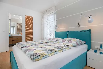 Seaside Infinity Villa with Pool, Rogoznica