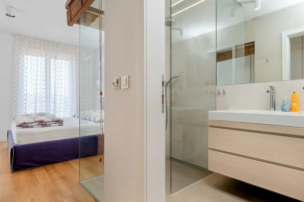 Seaside Infinity Villa with Pool, Rogoznica