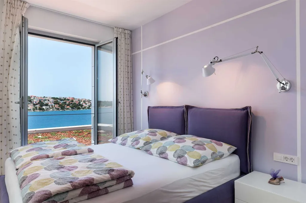 Seaside Infinity Villa with Pool, Rogoznica