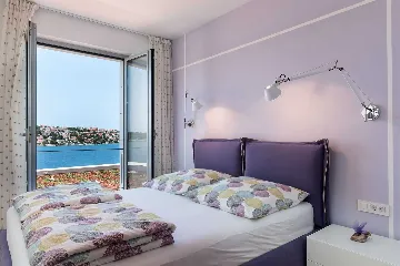 Seaside Infinity Villa with Pool, Rogoznica