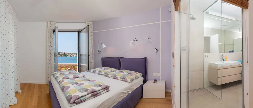 Seaside Infinity Villa with Pool, Rogoznica