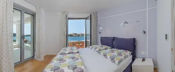 Seaside Infinity Villa with Pool, Rogoznica