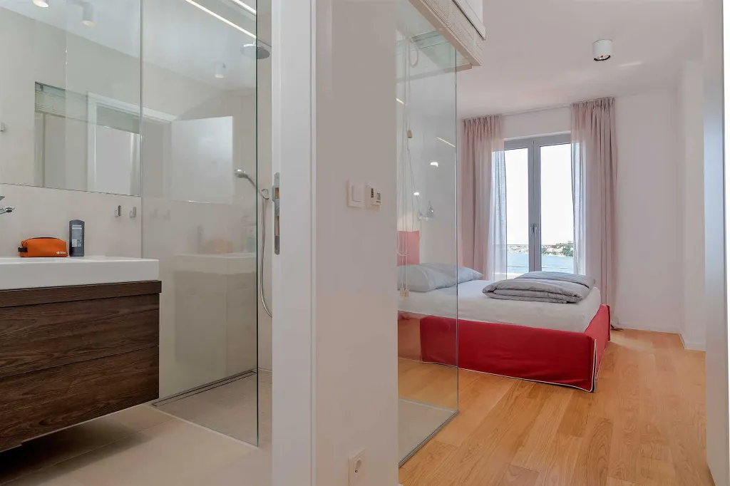 Seaside Infinity Villa with Pool, Rogoznica