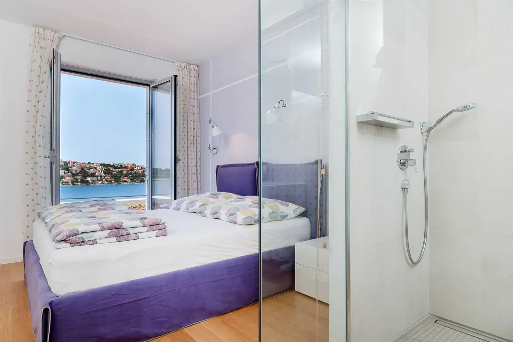 Seaside Infinity Villa with Pool, Rogoznica