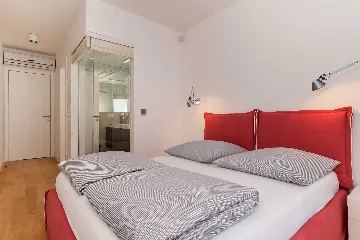 Seaside Infinity Villa with Pool, Rogoznica