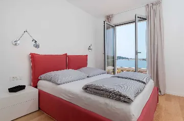 Seaside Infinity Villa with Pool, Rogoznica