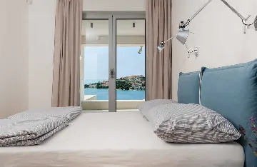 Seaside Infinity Villa with Pool, Rogoznica