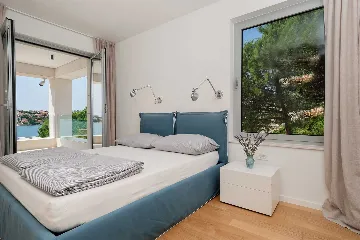 Seaside Infinity Villa with Pool, Rogoznica