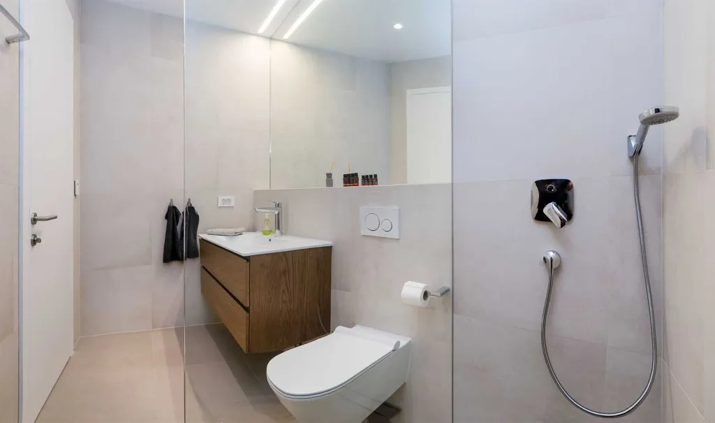 Seaside Infinity Villa with Pool, Rogoznica