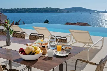 Seaside Infinity Villa with Pool, Rogoznica