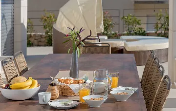 Seaside Infinity Villa with Pool, Rogoznica