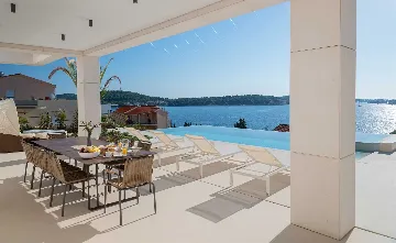 Seaside Infinity Villa with Pool, Rogoznica