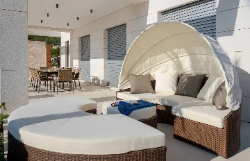 Seaside Infinity Villa with Pool, Rogoznica